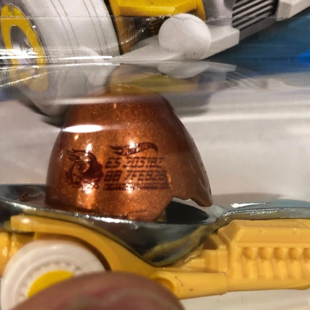 Mattel Hot Wheels Eggshell Racer - Yellow and Silver